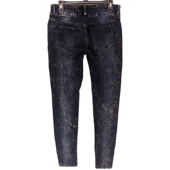 Skinny acid wash denim jeans with skull grommet and dual button zipper fly - Picture 3 of 9